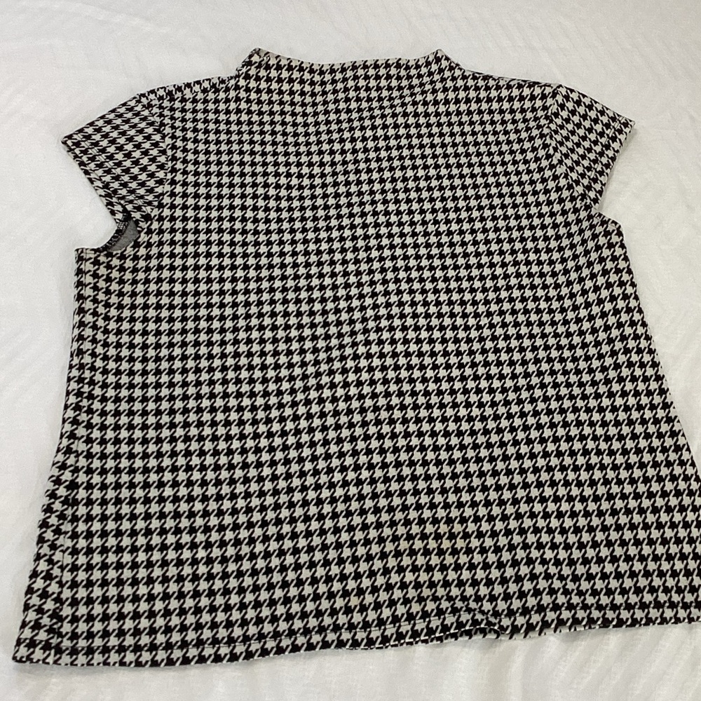 Ann Taylor Black and White Houndstooth Short Sleeve Top
